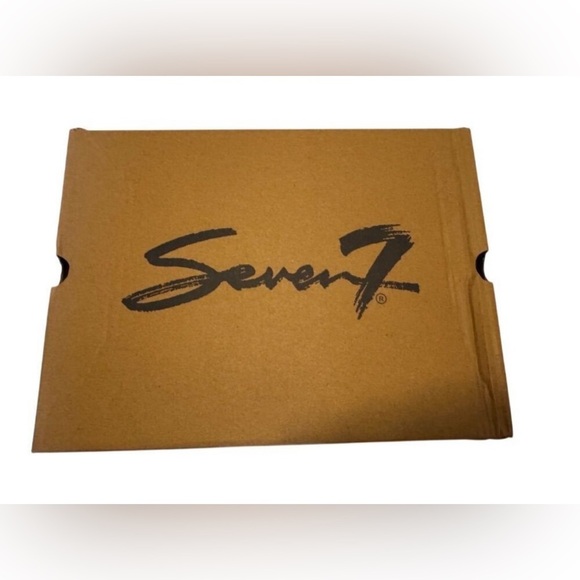 Seven7 Women's Black Ankle Bootie
Round Toe Zip Closure Women’s Size 9 - Picture 8 of 8